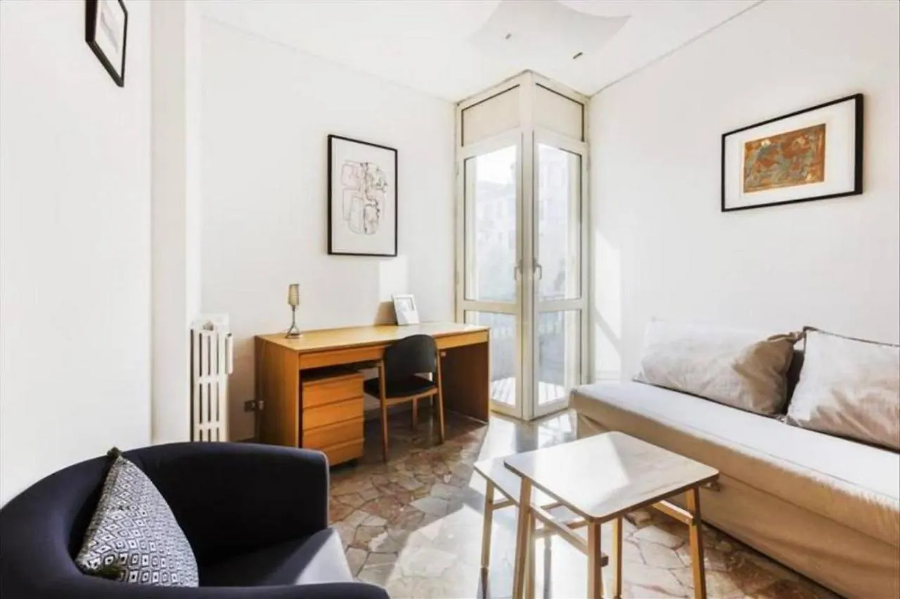 Porta Romana Comfortable Flat Con Balcone contacts